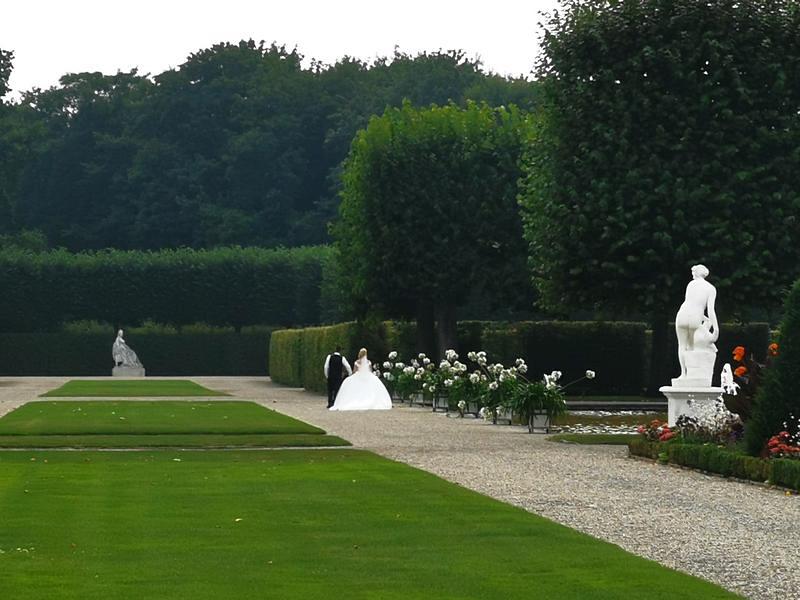 Herrenhäuser Gärten - Bride in the Herrenhausen Gardens in Hannover