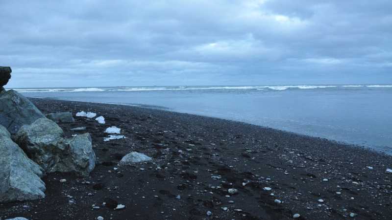 Iceland's Areia Preta Beach - Diamonds' Beach near Jökulsárlón Glacial Lagoon 