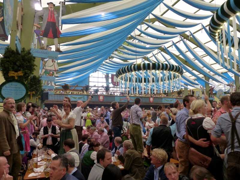 Is it mandatory to wear traditional clothing at Oktoberfest?