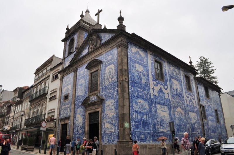 5 Churches with blue tile facades in the city of Porto in Portugal - Capela das Almas (Chapel of Souls)