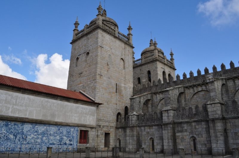 5 Churches with blue tile facades in the city of Porto in Portugal - Cathedral Sé do Porto.