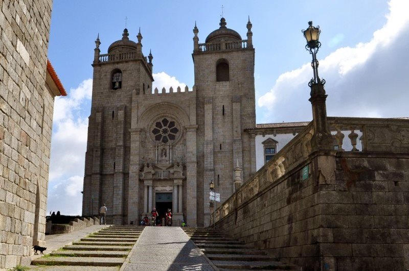 5 Churches with blue tile facades in the city of Porto in Portugal - Cathedral Sé do Porto.