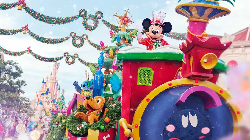 Disneyland Paris Christmas 2026: Tips, Events and Guide
