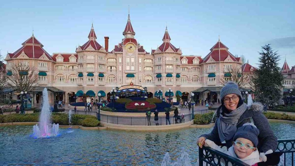 Christmas at Disneyland Paris - Tips, hotel, itinerary, attractions, costs and meal plan