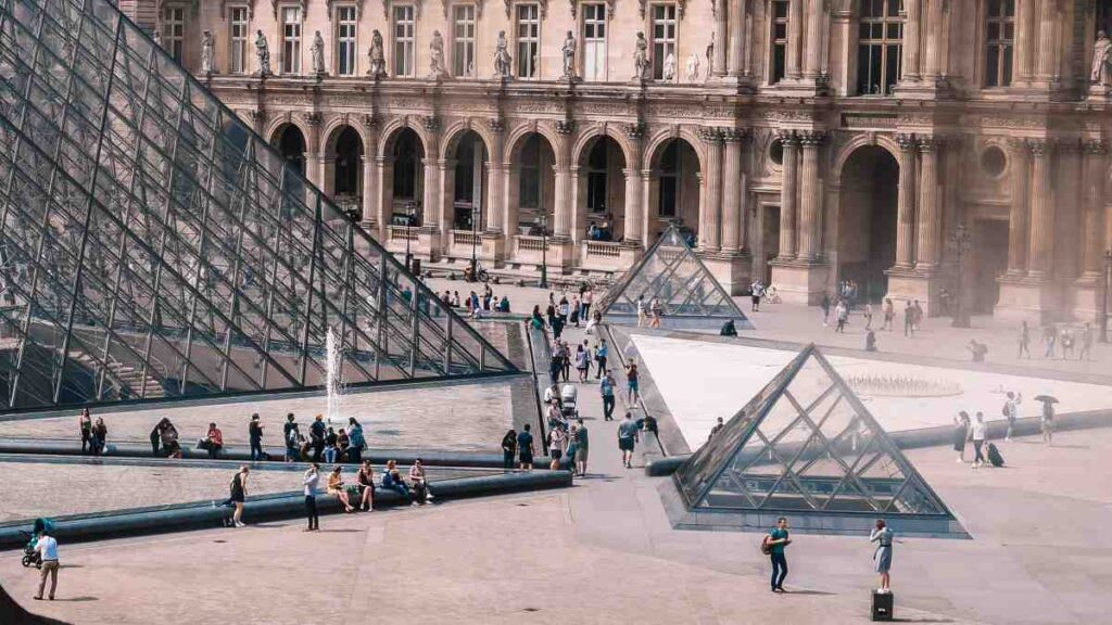 Louvre Museum, Paris - How to visit, tips and travel guide