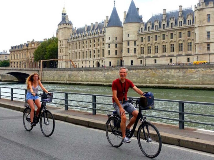 Discover the Charms of Paris on a 3-Hour Guided Bicycle Tour