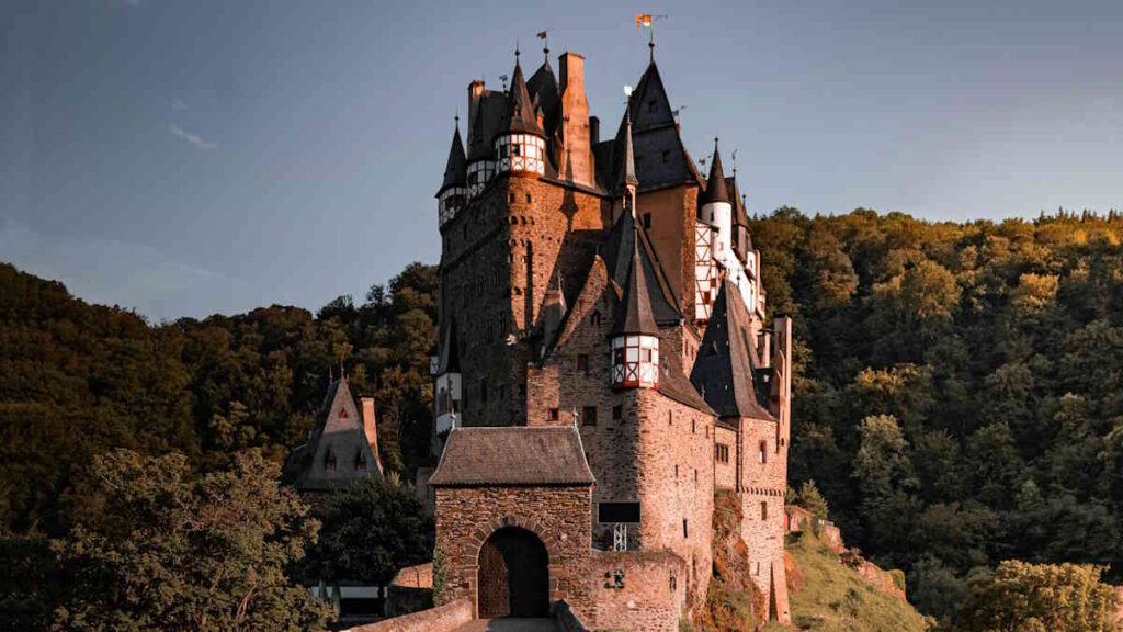 Burg Eltz - Travel Guide to Visit One of the Most Beautiful Castle of Germany