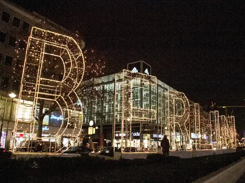 Berlin: Christmas Walking Tour with a Local Guide