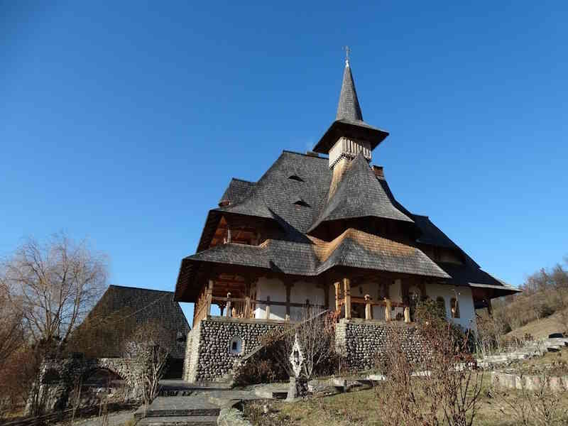 What are the Best Times to Visit Bârsana, Romania