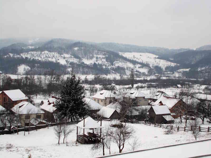 1-Day Itinerary to Visit Bârsana and Maramureș Churches in Romania