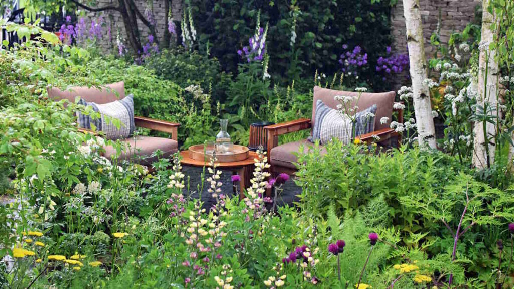 How to Visit and What to Do in Chelsea Flower Show in London, England – Practical Information and Best Tips