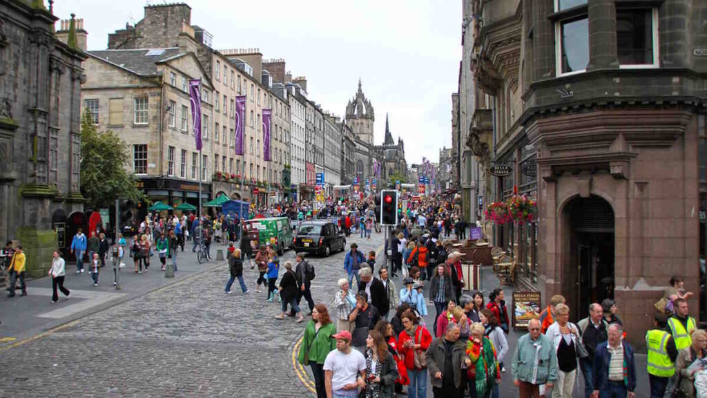 How to Visit and What to Do in Edinburgh Fringe Festival 2025, Scotland – Practical Information and Best Tips
