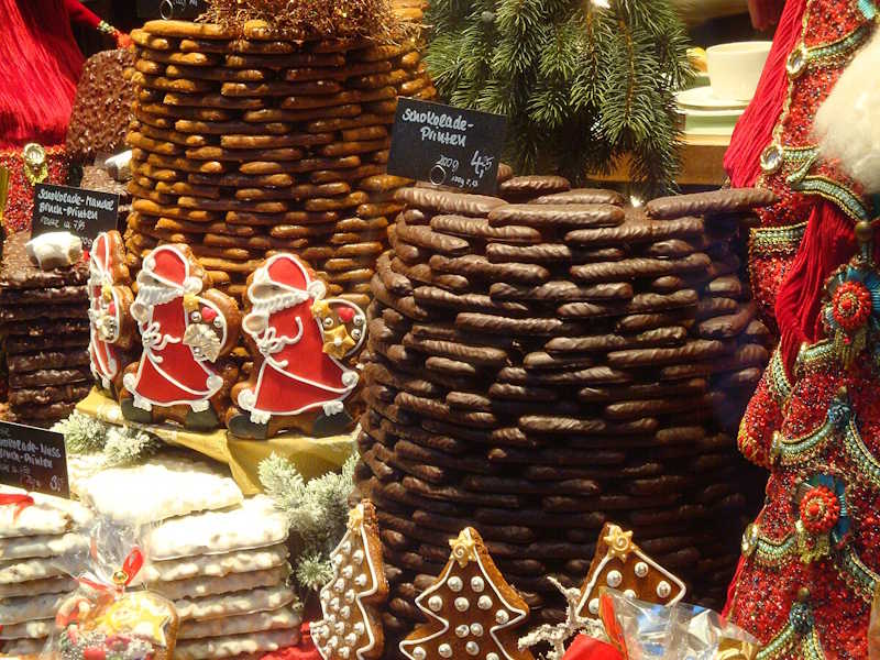 What and Where to Eat at Aachen Christmas Market – Food Tips
